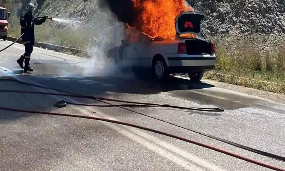 Αργολίδα: Αυτοκίνητο τυλίχθηκε στις φλόγες – Η άμεση αντίδραση του οδηγού